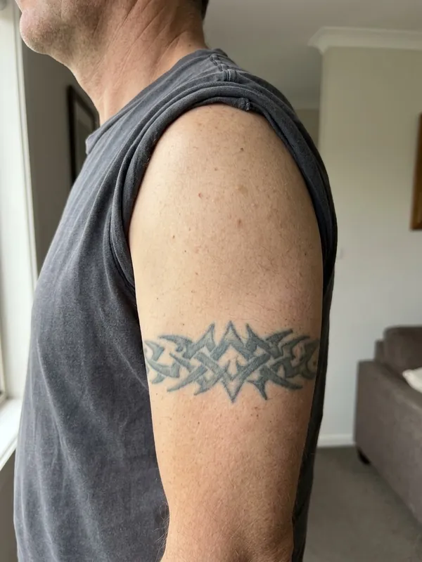 Armbands and bands: the old tattoo before a cover-up